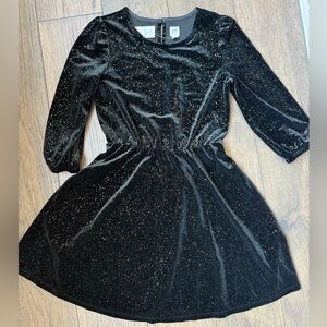 🆕 GAP Black Velvet Dress with Gold Glitter for Girls